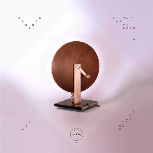 Tifold af Fri Form og Fælles Motiv