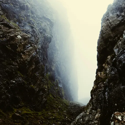 Dark streams kiss