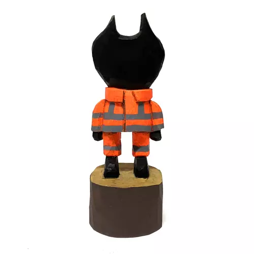 HI VIZ CAT wood carving