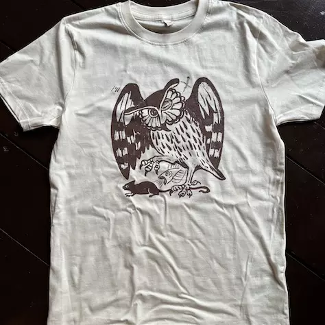 WILLIAM DE MORGAN WINKING OWL TEE